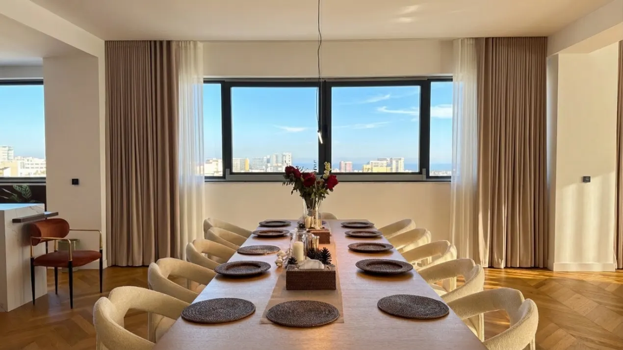 Zona de dining din penthouse-ul XENERO Residence