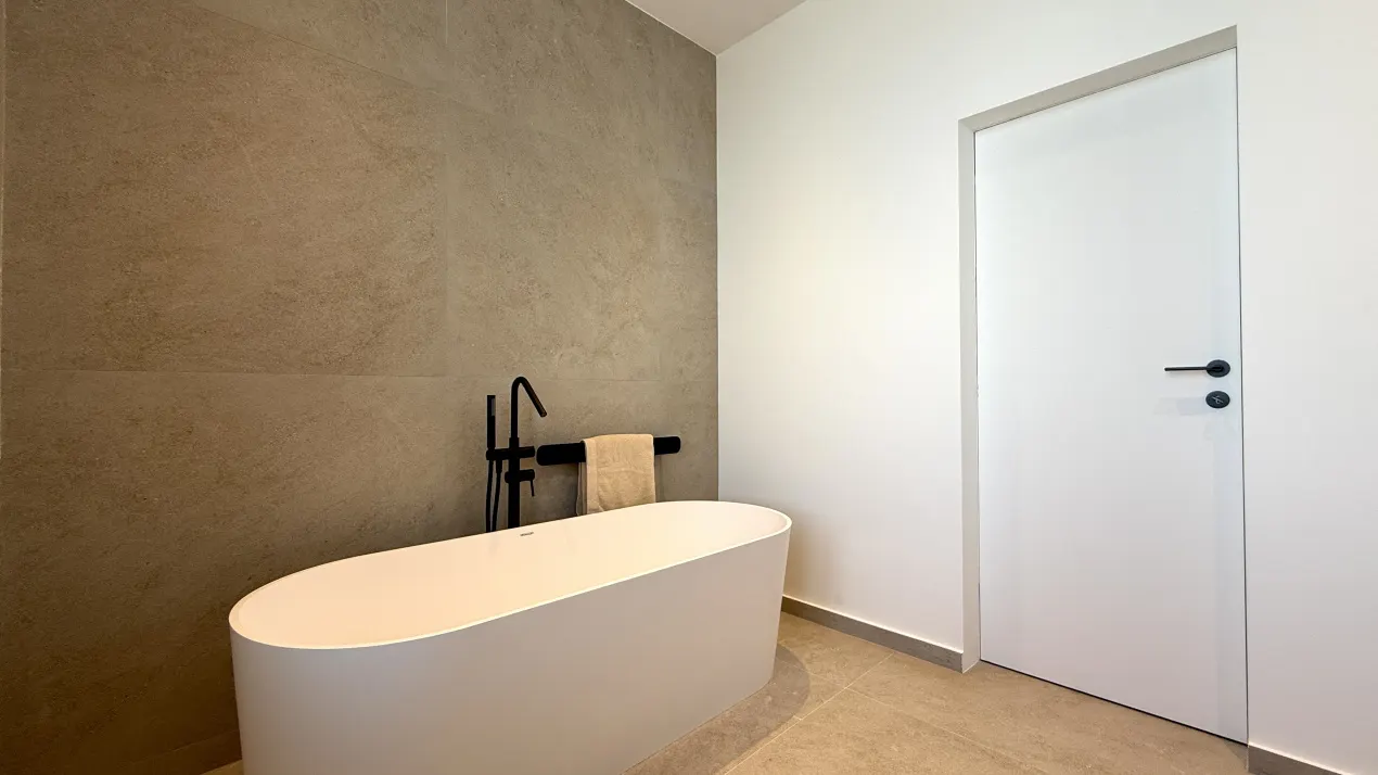 Baie finisată în penthouse-ul XENERO Residence