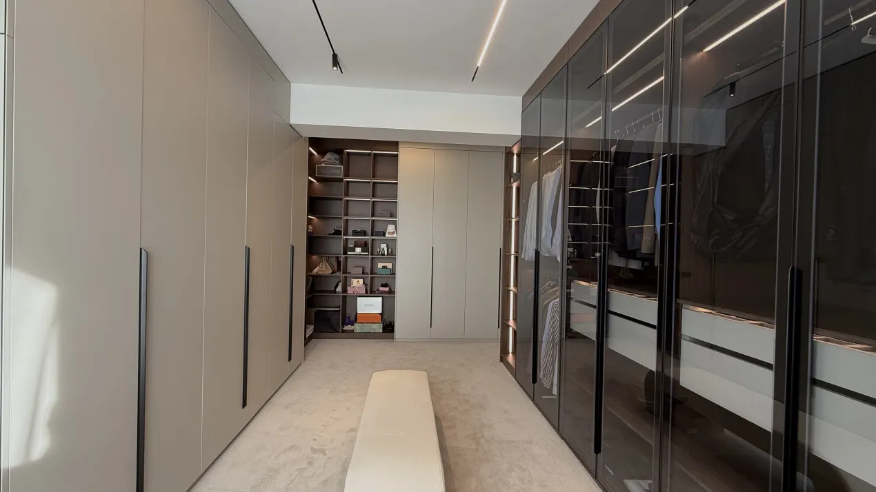 Dressing în penthouse-ul XENERO Residence