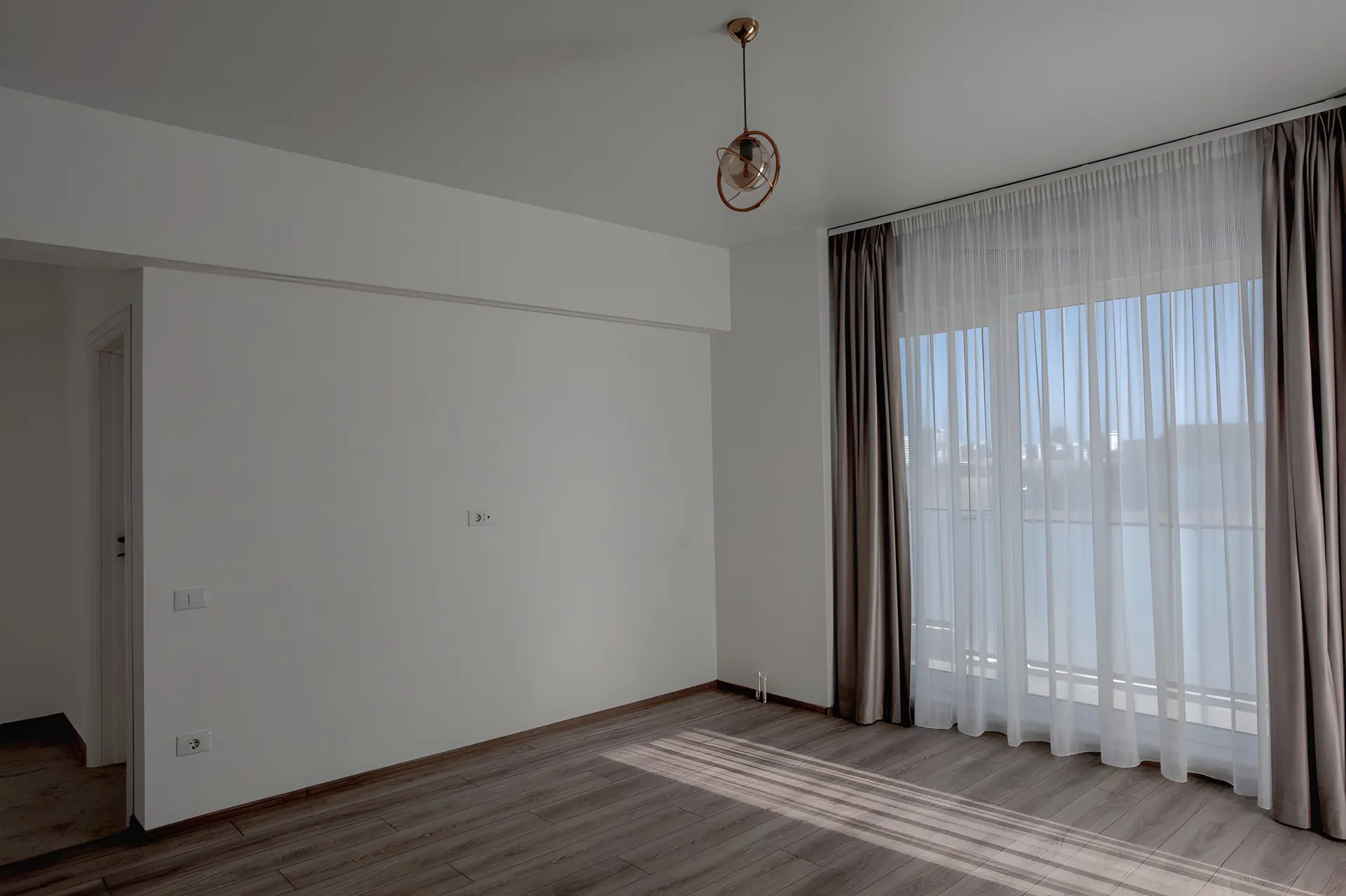 Living luminos într-un apartament finalizat din XENERO Residence, Mamaia Nord
