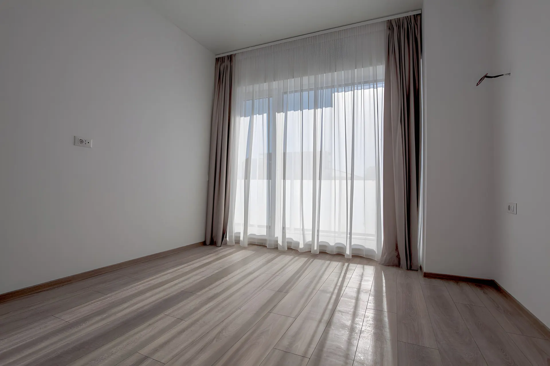 Living luminos într-un apartament finalizat din XENERO Residence, Mamaia Nord