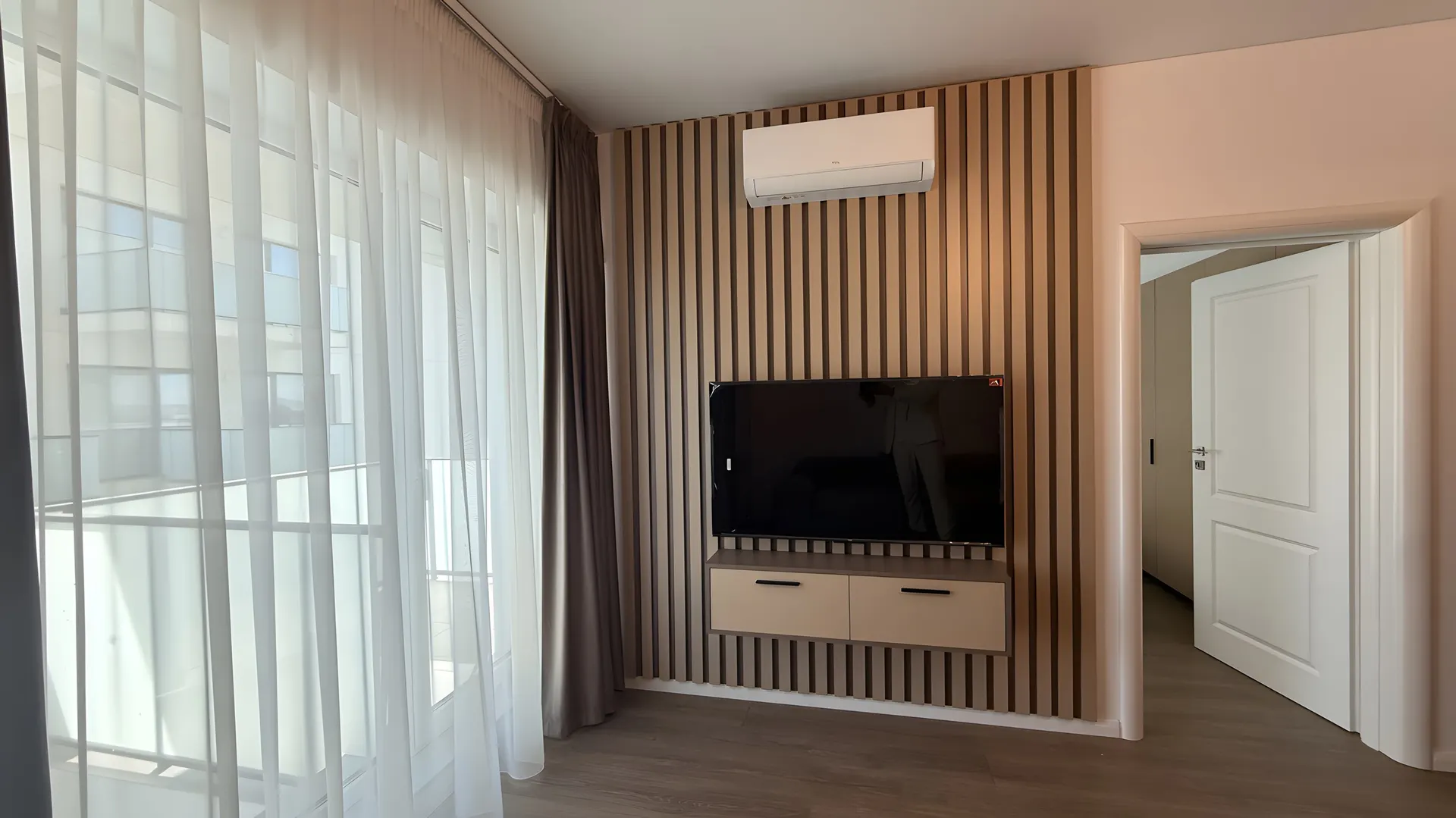 Living luminos într-un apartament finalizat din XENERO Residence, Mamaia Nord